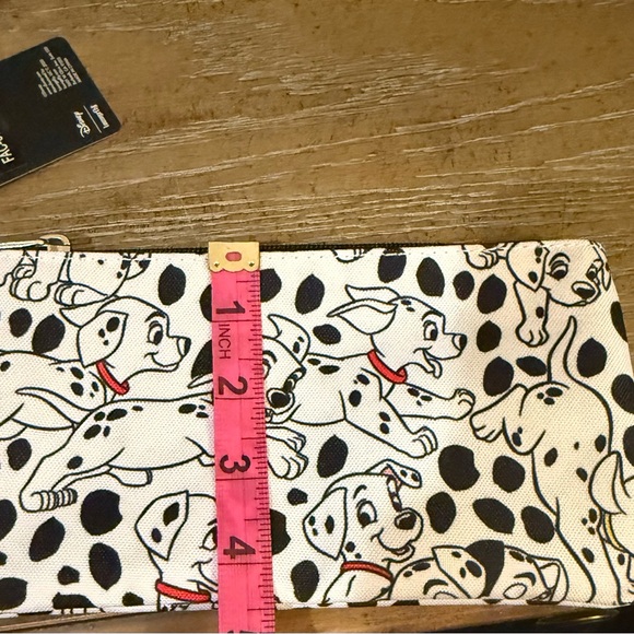 Disney x Loungefly 101 Dalmatians Nylon Zip Pouch NWT - Picture 10 of 10